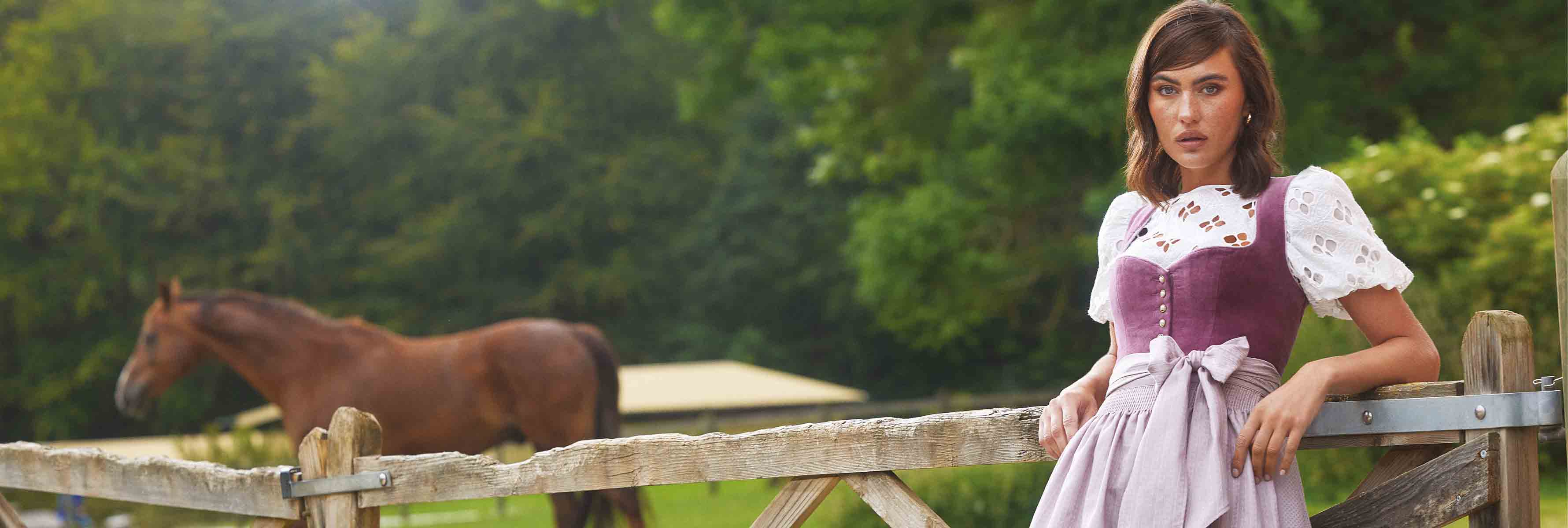 Traditionelle Dirndl Traditionelle Dirndl