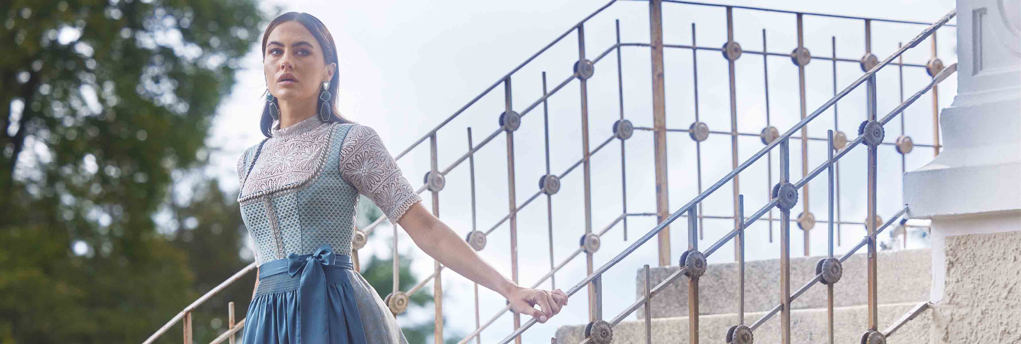 Hochgeschlossene Dirndl Hochgeschlossene Dirndl