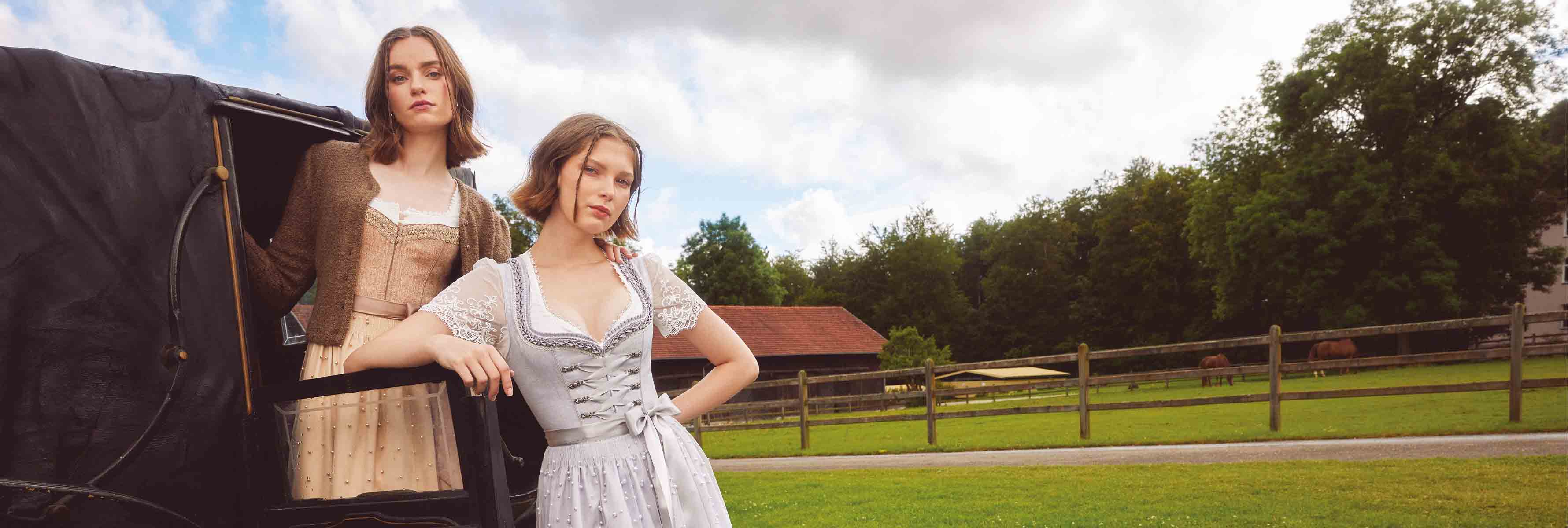 Dirndl mit Spitzenschürze
