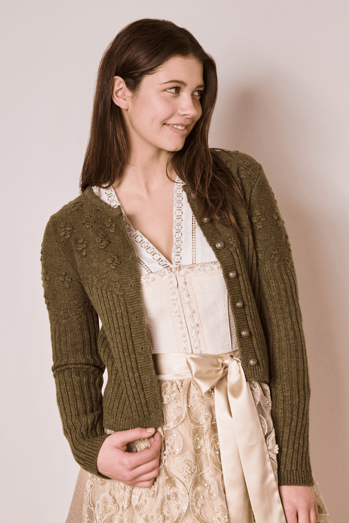 trachtenjacke-lolita-in-oliv-im-kr-ger-dirndl-online-shop